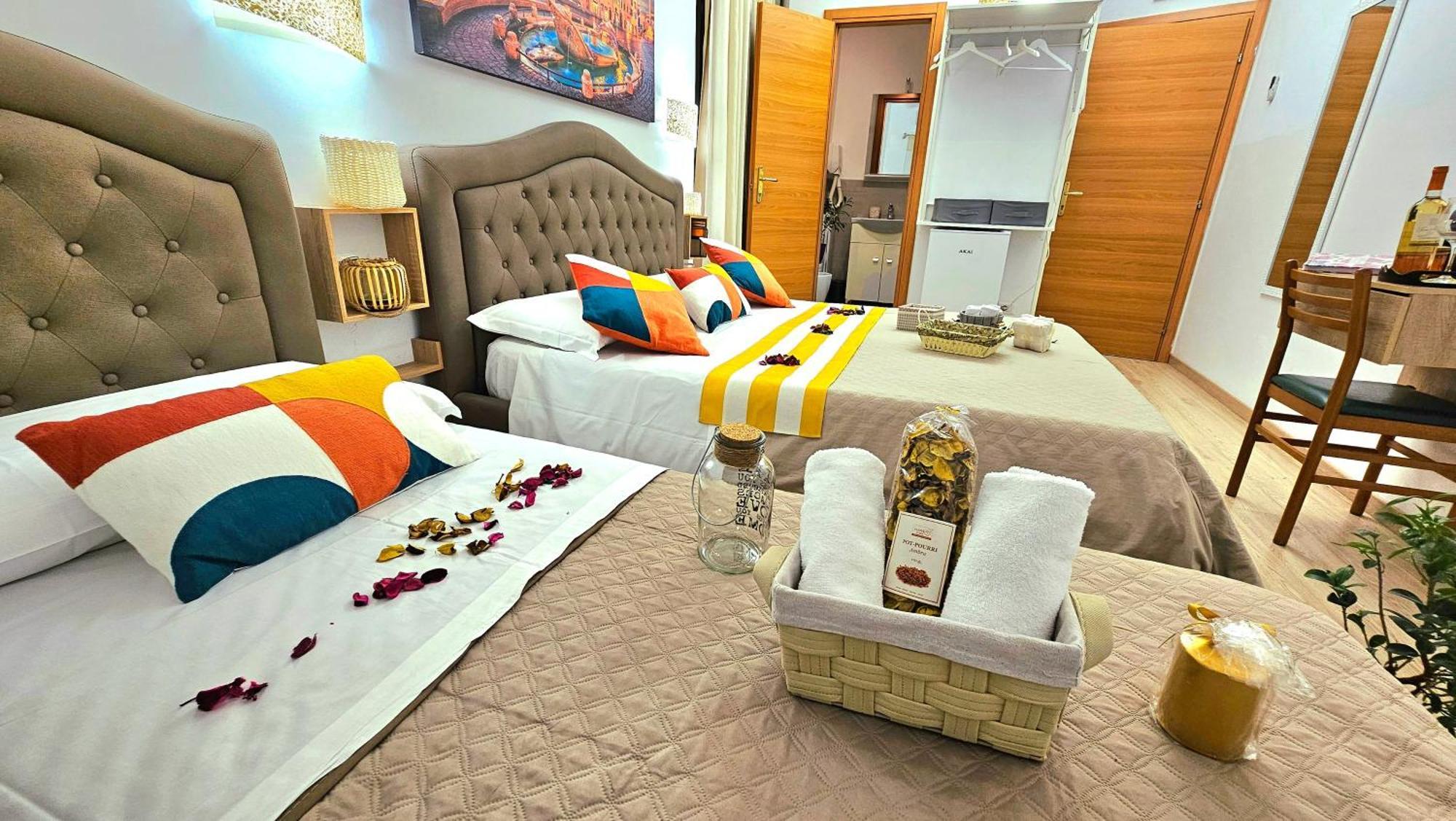 Bed and Breakfast A Casa Simpatia Roma - Free Parking If You Book 4 Nights Экстерьер фото