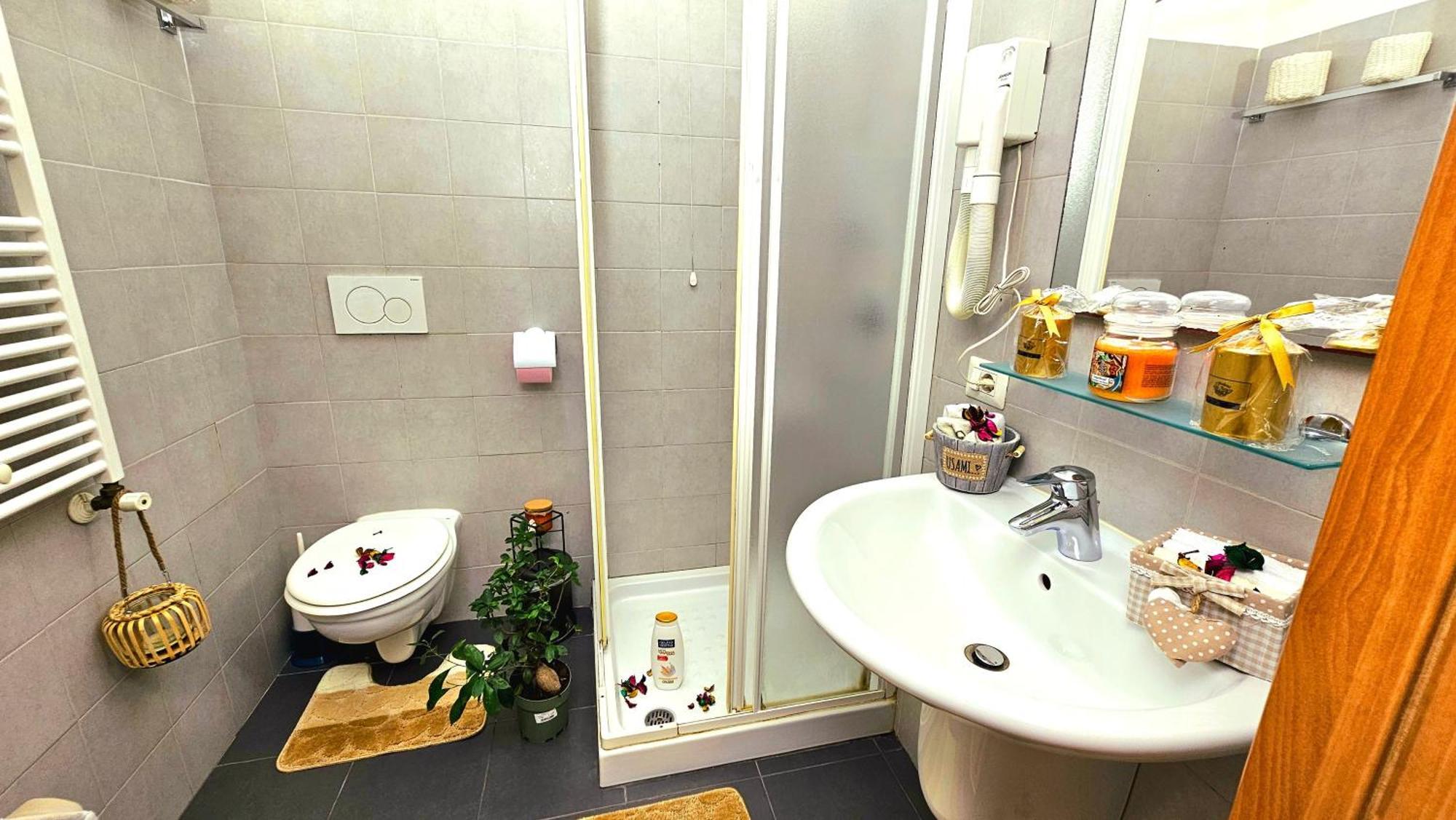 Bed and Breakfast A Casa Simpatia Roma - Free Parking If You Book 4 Nights Экстерьер фото